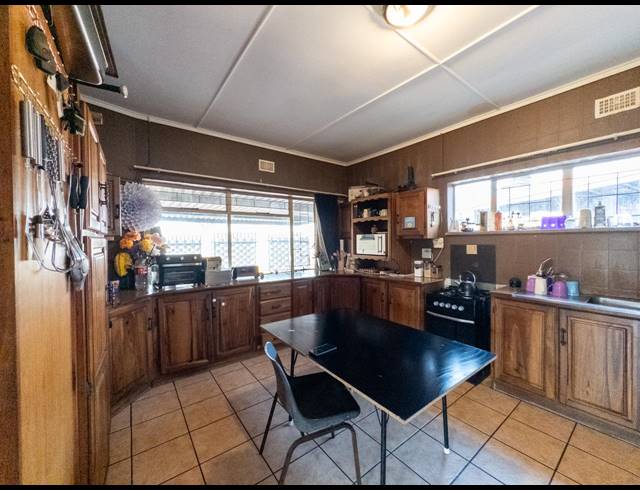 5 BEDROOM HOUSE FOR SALE IN BRENTHURST
